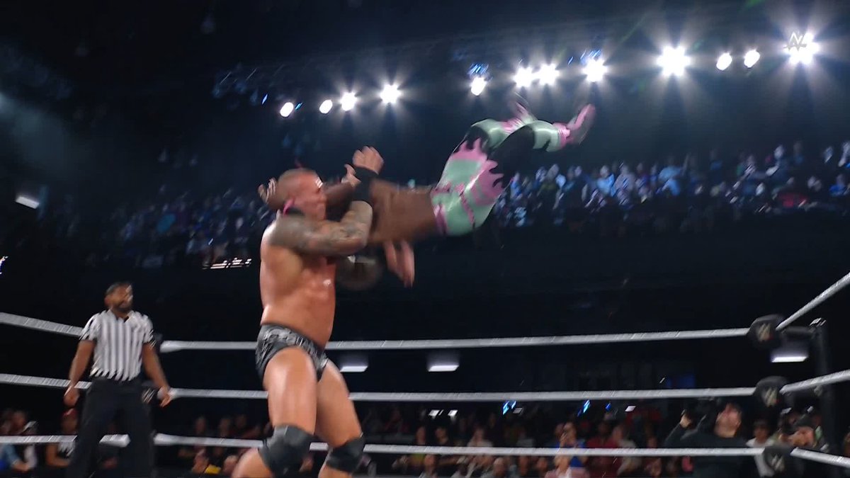 HOW?!? Je’Von Evans just almost SHOCKED Randy Orton! 😱 #WWENXT