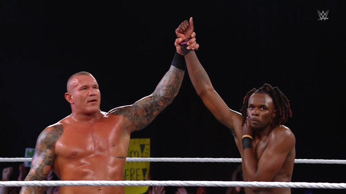 🙌 🙌 🙌 What a moment between Randy Orton and Je’Von Evans! #WWENXT