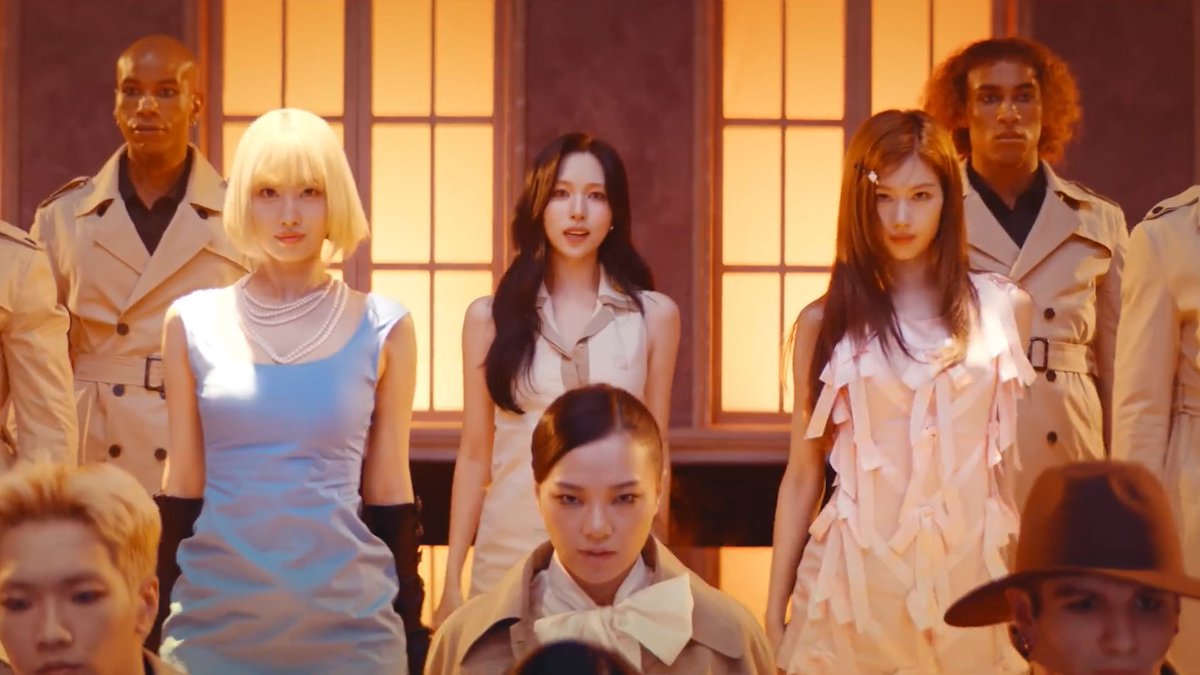 #MISAMO's amazing new single "NEW LOOK" is a remake of a 2008 song by the legendary #NamieAmuro who inspired #Momo to become a singer!👏🆕🎶👩‍🎤💥👑👑👑❤️‍🔥 STREAM: #MISAMO_NEWLOOK TWICE