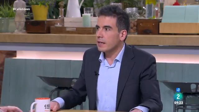 ☕ El hacker Jaime Gómez-Obregón explica que utilitza les dades públiques per posar sobre la taula temes rellevants 🗣️ "Què passa si creuem llistes electorals amb adjudicacions de contractes menors?" 📲
