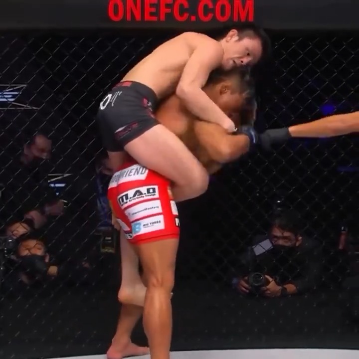 この試合は熱くなったなーーー 早く青木真也のMMAが見たい🔥 チャトリ頼む…🙏🙏🙏