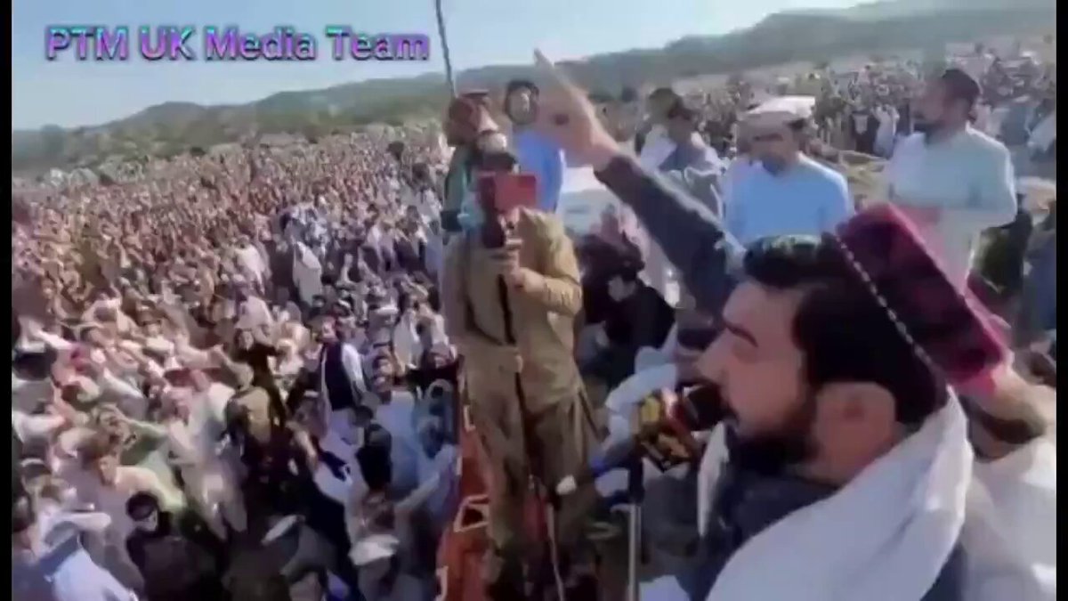 پاکستان میں سیاست کرنا چاہتے ہیں اور پارلیمنٹ کے رکن بن کر مزے کرتے ہیں اور افغانستان کے جھنڈے لہرا کر پاکستان کو مردہ باد کہتے ہیں۔ جاؤ افغانستان وہاں جا کر تمھیں پتہ چلے تمہاری اوقات کیا ہے۔