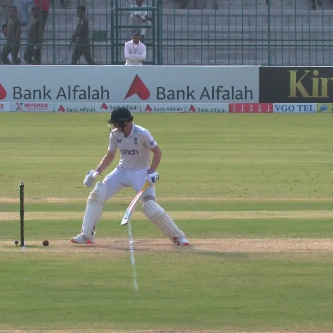 "The bail stays on!" 🤯 Harry Brook survives despite the ball rolling onto the stumps! 😲