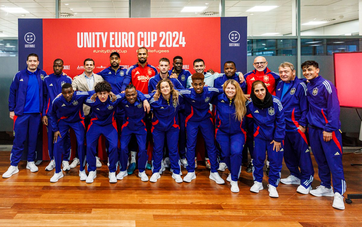 📹 La RFEF despide con honores a la @SeFutbol de Refugiados el día de su viaje rumbo a la UEFA EURO UNITY CUP. 🇪🇸 ⚽️ La tercera edición del torneo se disputa este jueves en Suiza y cuenta con el apoyo de Comité español de ACNUR y Pinardi Boscosocial ℹ️