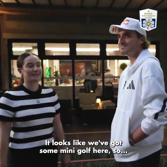 When tennis meets (crazy) golf ⛳️ 🎾 @steftsitsipas met with LPGA star Hannah Green for a very competitive round of mini golf!