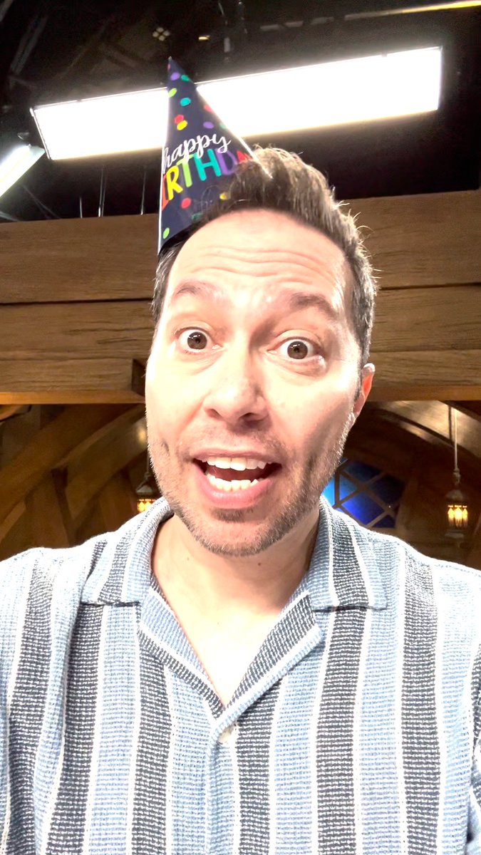 HAPPY BIRTHDAY #UNEND (and Sam Riegel) 🎂 🚀 Celebrate with Sam as we get him the best birthday present we could think of - an all-new season of UNEND from the creators of MIDST - UNEND! Listen now wherever your favorite podcasts are found and experience even more episodes with your BEACON and subscriptions! 🧡 ▶️ 🔮 🍏 🔊