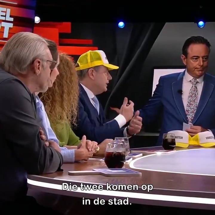 'Ik ken geen enkele stad of land dat door het communisme tot vrijheid en welvaart is gebracht. Wel het tegenovergestelde. Je zou denken dat die ideologie in deze eeuw geen herkansing zou kunnen krijgen. Ik reken op de redelijkheid zondag', zegt Bart De Wever. #DeTafelVanGert 👇