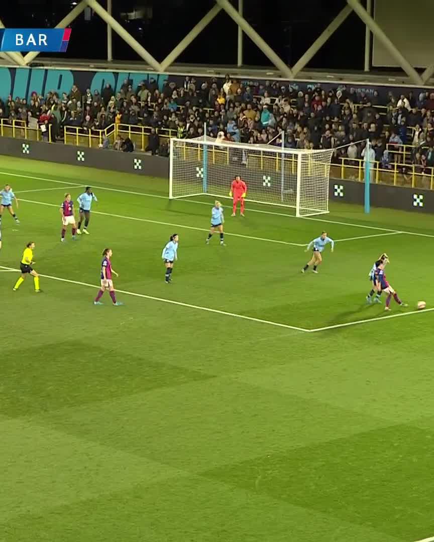 👀 Alex Greenwood and Alexia Putellas coming together and creating some sparks. Watch live for free on DAZN ▶️ #UWCL #UWCLonDAZN