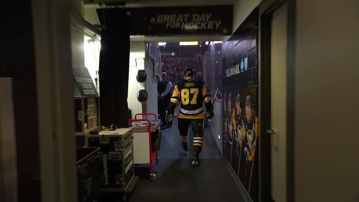 Letang, Geno and Sid were the last three to step onto the ice for the Penguins opening night intros 🐧🔥