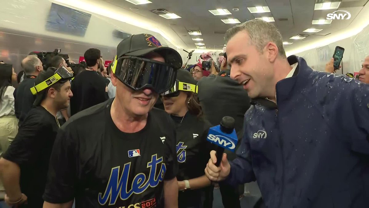 Steve Cohen catches up with Steve Gelbs in the clubhouse after the Mets clinch a trip to the NLCS!