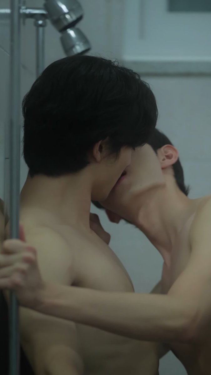 S.KOREA | I accidentally caught my swimming teammates kissing in the shower—how am I supposed to handle that now? Alwayz shorts #BlueComplex #블루콤플렉스 is now streaming! Watch the first 5 episodes on YouTube 👉 After leaving diving behind due to a traumatic experience, Im Parang (Ko Ho Jung from Choco Milk Shake), a former silver medalist, joins the university swim team. There, he embarks on a complex journey of love and self-discovery with Taemin (Ahn Jung Hun) and Yubin (Cha Jae Hoon from Semantic Error). All 40 episodes are exclusively available on the Alwayz app 👉