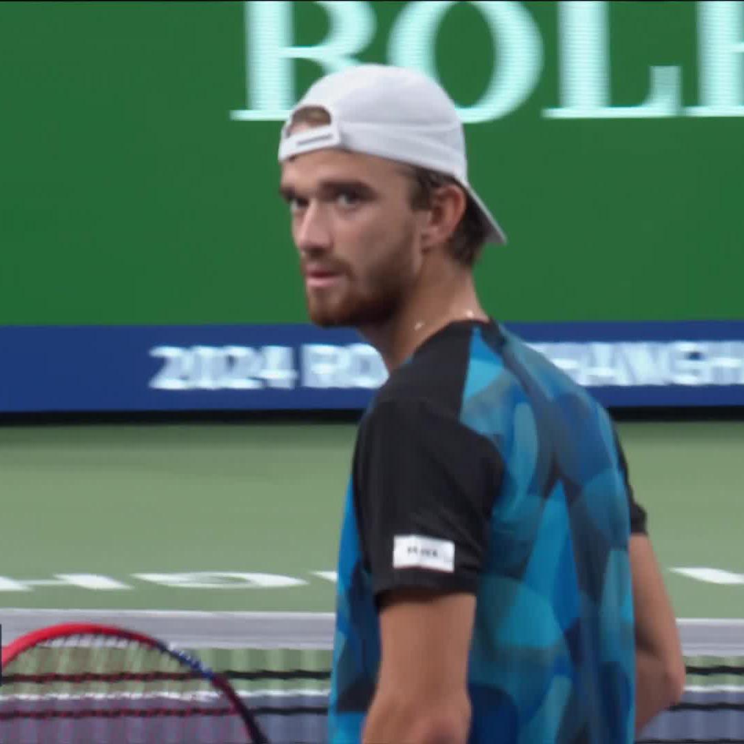 Upset pending ⏳ Tomas Machac takes the first set tiebreak over Alcaraz! #RolexShanghaiMasters