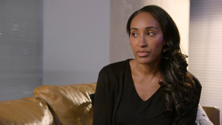 Monica confronts Stephen after finding out that he's been texting someone else 👀 #LoveIsBlind