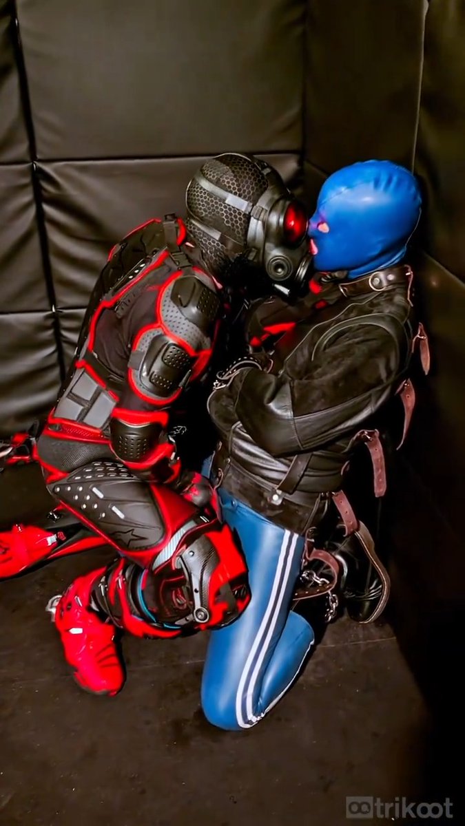 (reuploaded) Last weekend, while in an intense play weekend with @Yohan555, Rumsti Rubber, and xlrugbysocks, I (🔵) was subjected to the torments of @Hierona_ (🔴) whom Aploun had converted with his glowing red eyes. For the impatient, it's at 2:27.