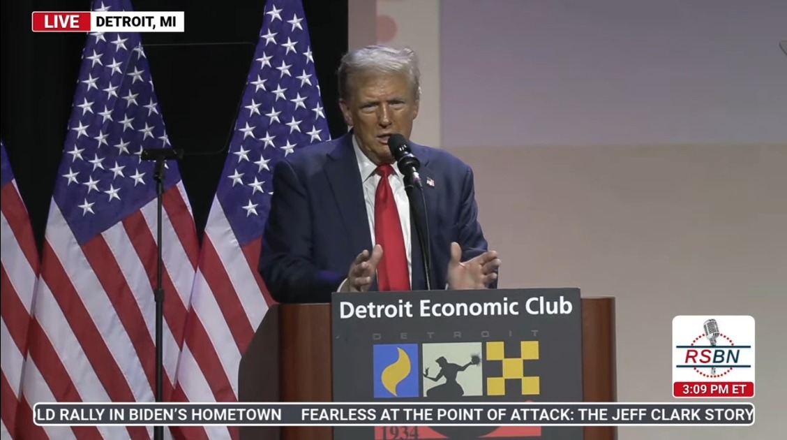 Trump: People aren’t leaving. They’re not leaving. That guy is going to the bathroom
