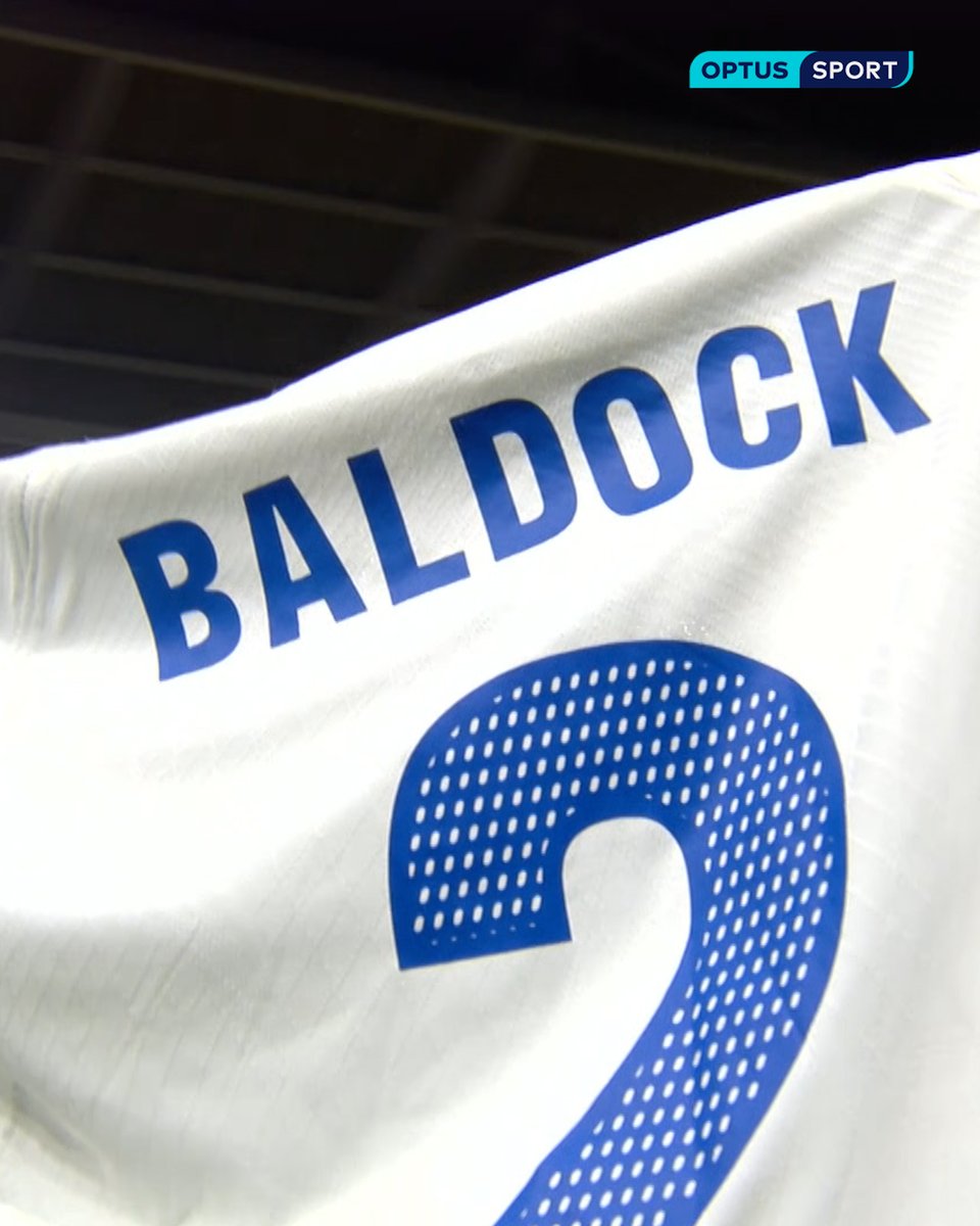 For George Baldock 🕊️ Greece beat England for the first time ever, only a day after the death of their teammate. At full-time, they celebrated together with his shirt 💙