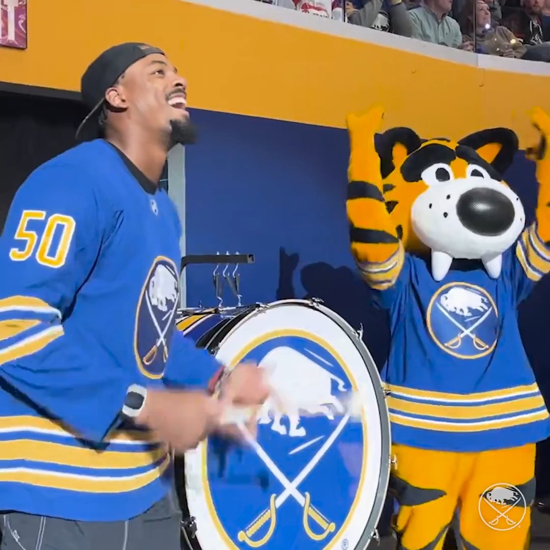 GROOOOT kicking things off tonight‼️ #LetsGoBuffalo | Buffalo Bills