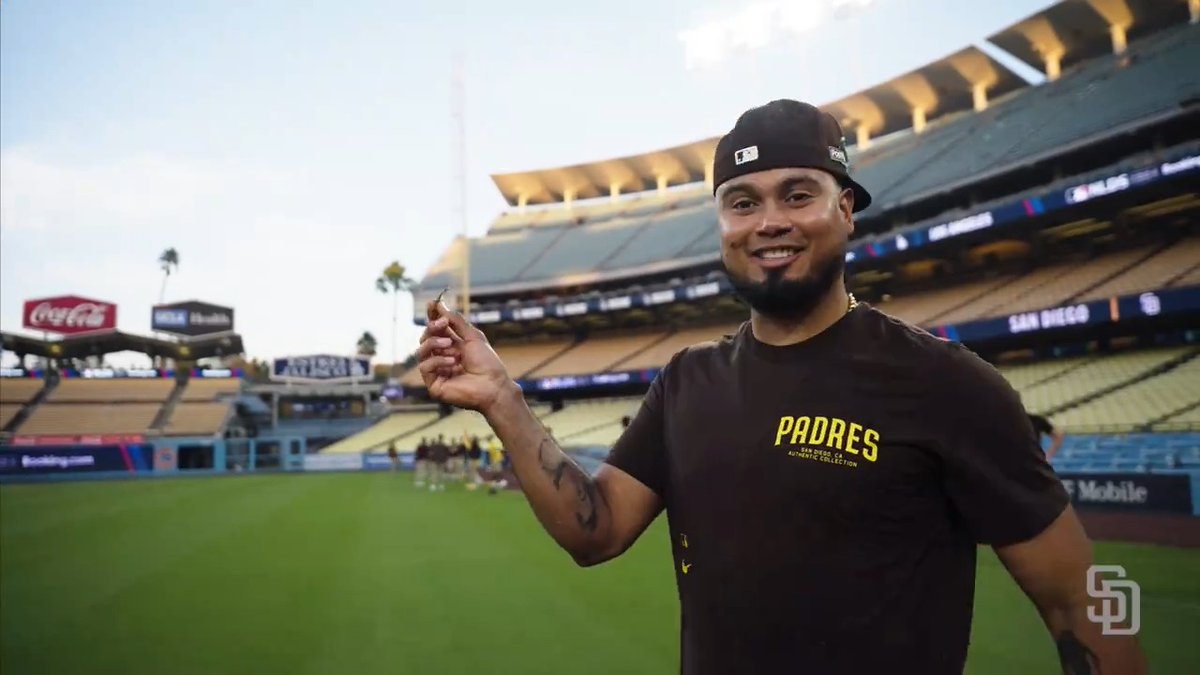 Say hello to Luis Luis Arraez's little friend 🤗