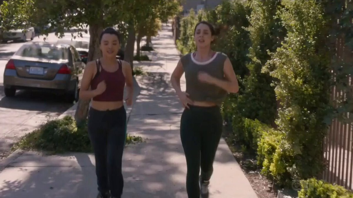 Adelaide Kane (Dr. Jules) &amp; Midori Francis (Dr. Mika) kiss in Greys Anatomy s021e03 #JULESMIKA