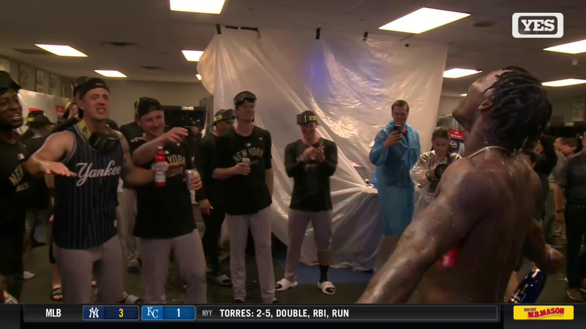 Jazz Chisholm Jr. booed in Yankees clubhouse celebration 😂 😉