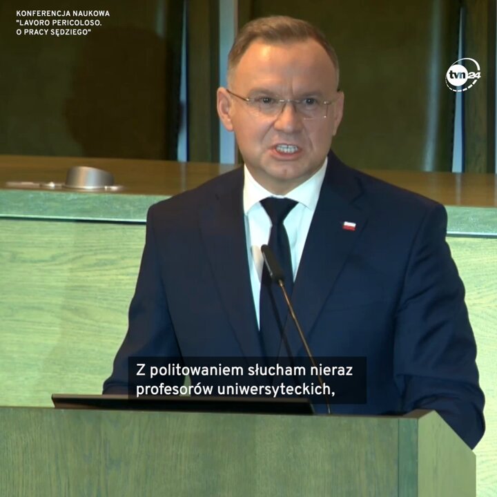 Andrzej Duda stwierdził, że "prezydent mógłby sam wskazywać sędziów na zasadzie: ten się nadaje, ten się nadaje, ten się nadaje". Dodał, że "z politowaniem słucha profesorów uniwersyteckich", którzy mówią o roli prezydenta w tej sprawie. 🔗