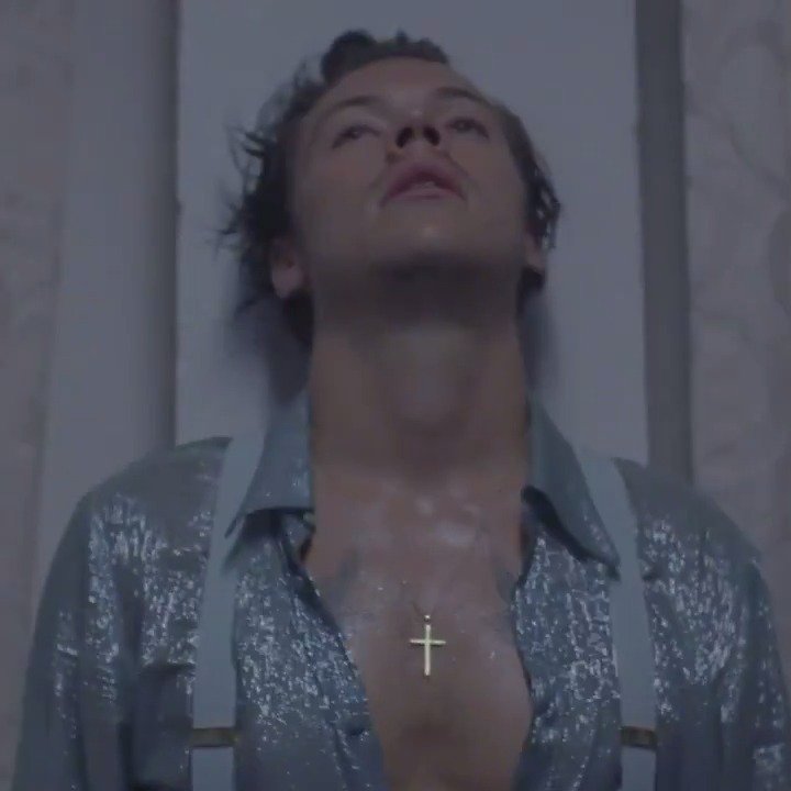 AMO! Há 5 anos, Harry Styles lançava o single “Lights Up”. ✨