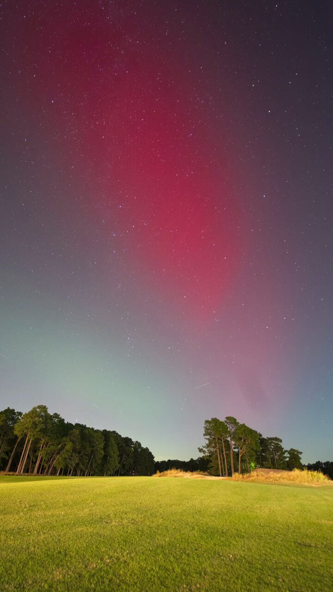 A timelapse of the breathtaking Northern Lights over the 18th hole of Pinehurst No. 2 last night: