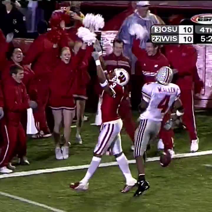 Touchdown, Wisconsin! Seventy-nine yards! ๐ฃ๏ธ๐๏ธ #OTD in 2003, backup QB Matt Schabert connected with Lee Evans to help Wisconsin Football upset No. 3 Ohio State. #B1GFootball