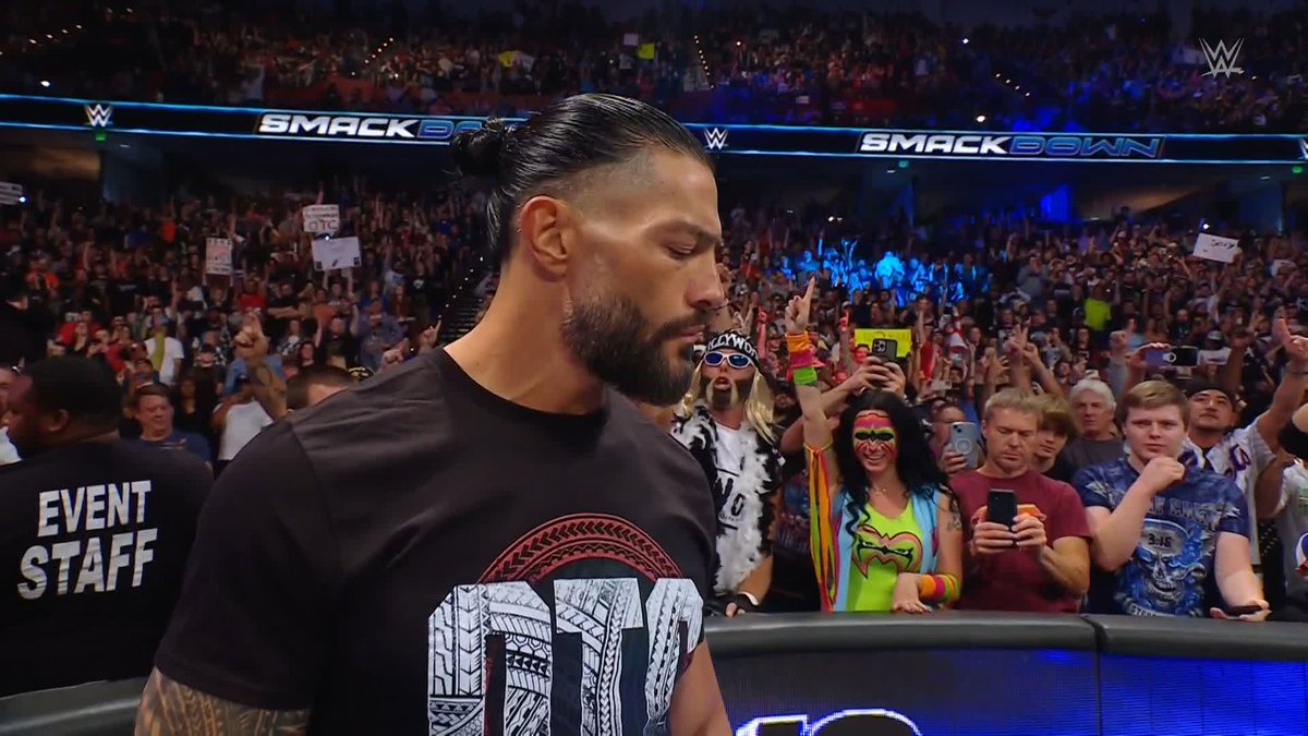 ☝️☝️☝️ Roman Reigns has returned to #SmackDown!