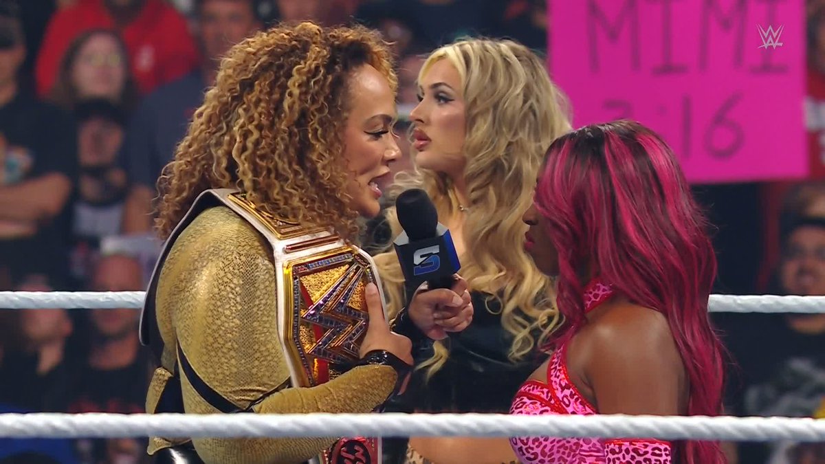 "I don't need NOBODY to help me beat you." Naomi is not afraid of Nia Jax 😤