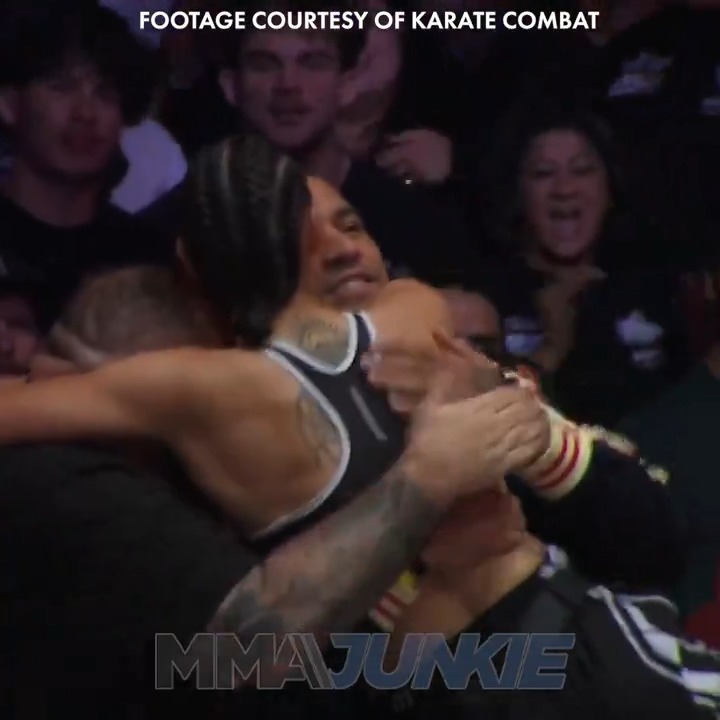 Aline Pereira took a page from her UFC champion brother Alex's playbook with this vicious finishing combo at #KC50! 😲 🗿CHAMA 🗿