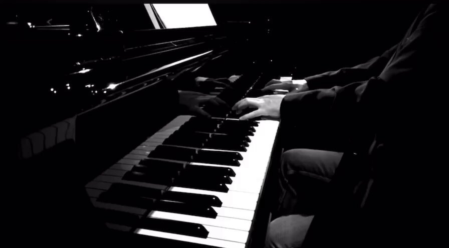 Keiichiro Shibuya Playing Piano―Living Room 日時：12/19（木）19時開演 会場：紀尾井ホール ピアノ：渋谷慶一郎 ヴァイオリン：石上真由子 ステージデザイン：妹島和世 フレグランス：La Nuit parfum セントデザイン：和泉侃 チケットぴあ🎫 拡散してくれたら嬉しいです😃