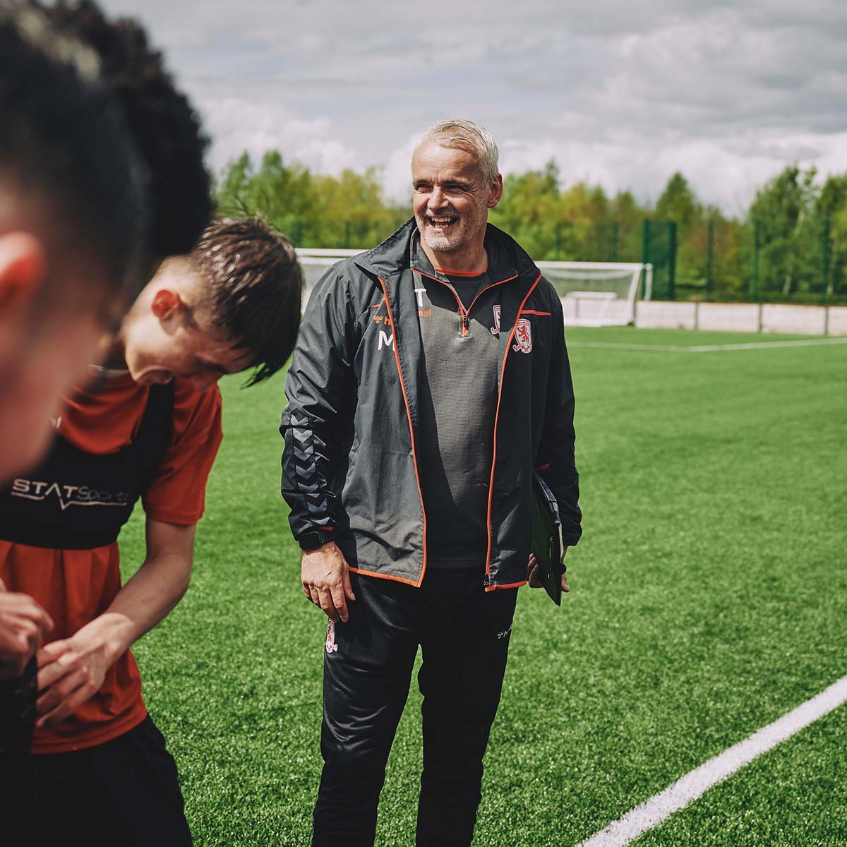In his Coaching Course, the now Middlesborough U21 lead coach @GreyTinks focused on developing his players’ final third play. His second practice is a positional small-sided game conditioned to encourage wide players to make penetrating runs in behind... 🔴⬆️ #Boro