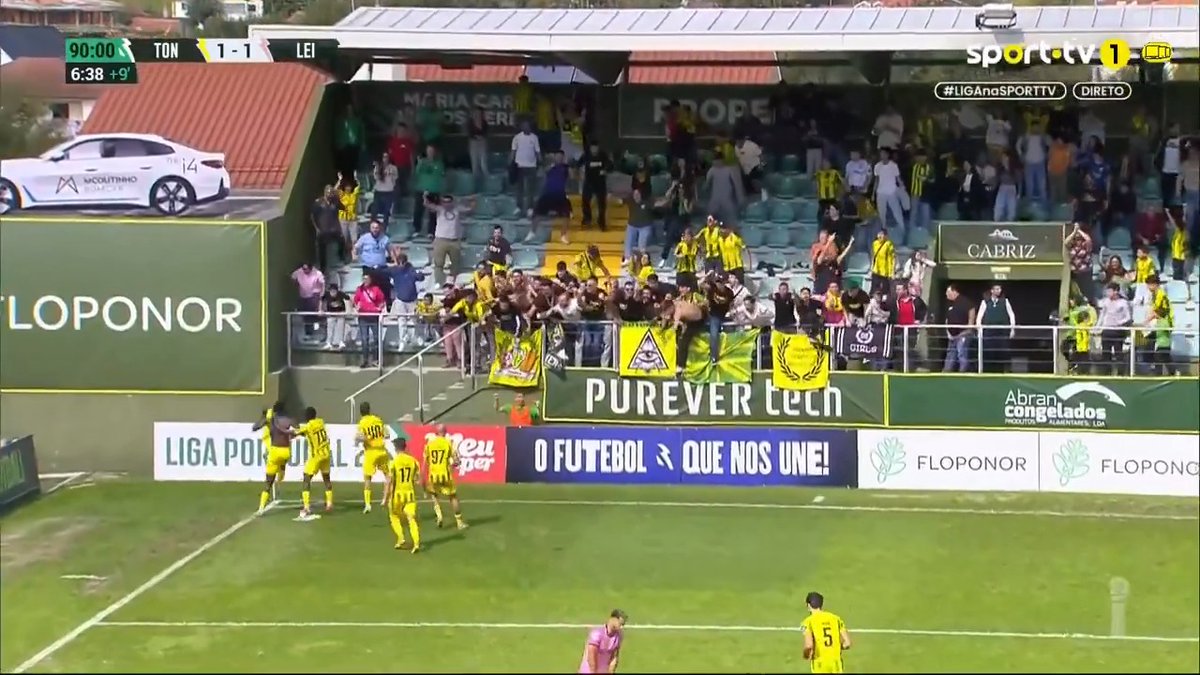Num final de jogo de loucos, o Tondela operou a reviravolta, nos descontos, diante o Leixões 🤯 26’ Tondela 0-1 Leixões 90+7’ Tondela 1-1 Leixões 90+13’ Tondela 2-1 Leixões