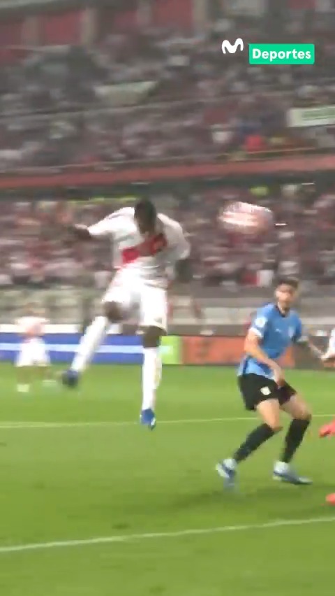 🗣️ ¡PARA VERLO UNA Y OTRA VEZ! Así se vivió el GOL de Miguel Araujo a ras de cancha en la victoria de la Selección Peruana por 1-0 ante Uruguay. ⚽️ #LaCasaDeLaSelección 🇵🇪