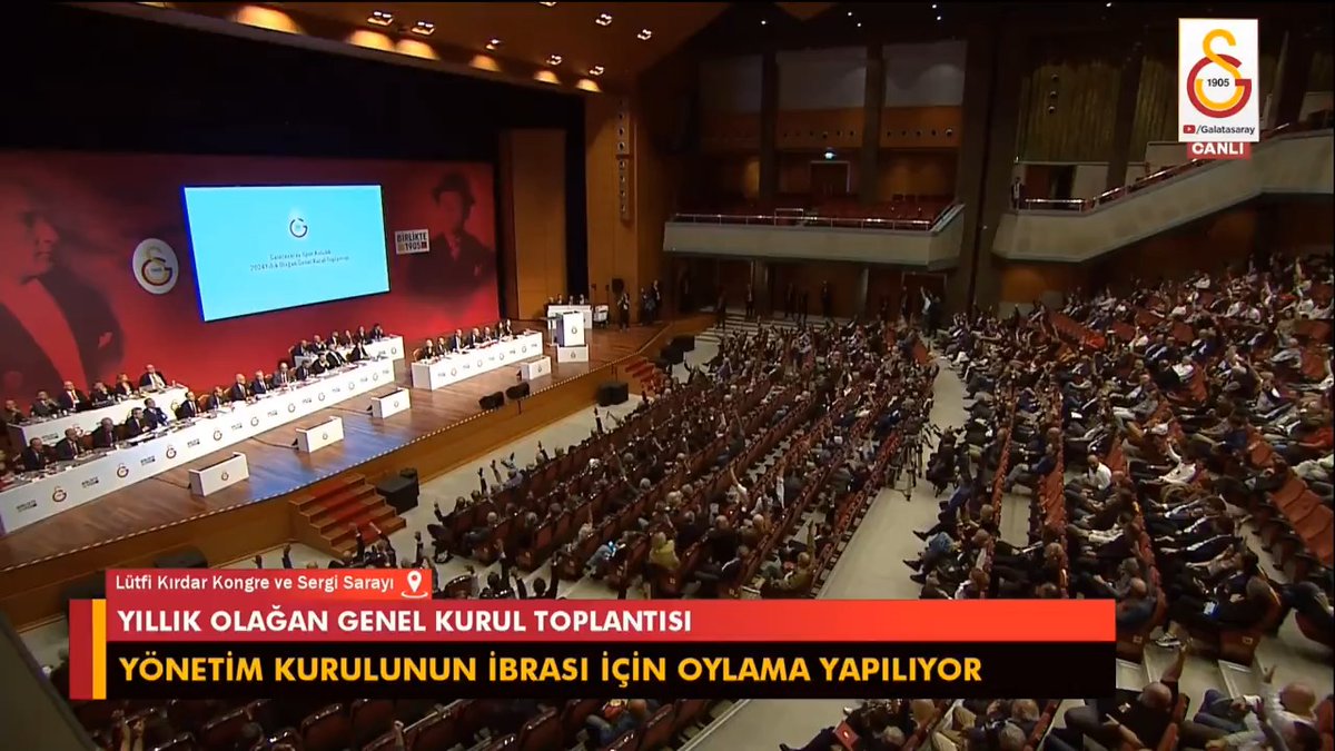 Dursun Özbek ve yönetimi ibra edildikten sonra salon: "RE RE RE, RA RA RA!"