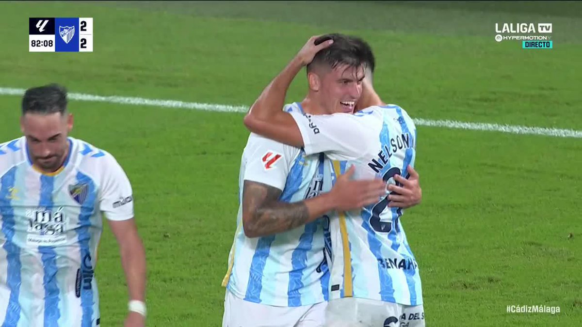 Porque ese escudo significa no rendirse nunca. Porque su afición sigue soñando en grande. Porque han remontado un 2-0 y siguen invictos fuera de casa. El gol de Sergio Castel para darle un punto al Málaga CF en Cádiz 🔵⚪️ #LALIGAHYPERMOTION