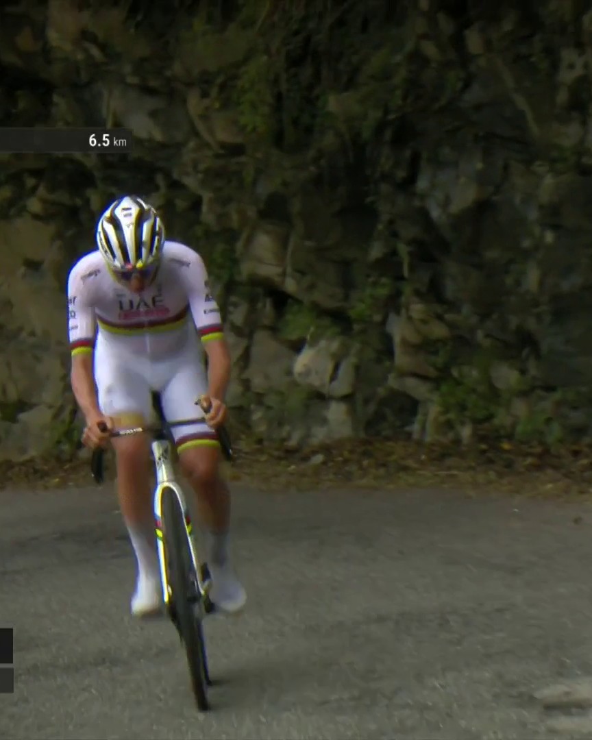 🔊 "UHLALALALAAA!" , the Italian Eurosport commentators going crazy when Pogacar went away on Colma di Sormano with 48 km to go, his last attack of the season. The difference in speed between him and the others is incredible. 🚀 #iLombardia