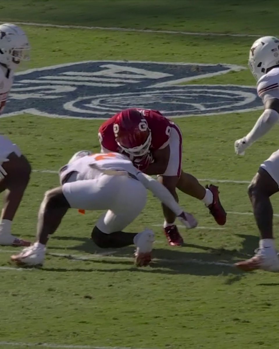 THE TEXAS DEFENSE FORCES A FUMBLE ON THREE STRAIGHT POSSESSIONS VS. OKLAHOMA 😤