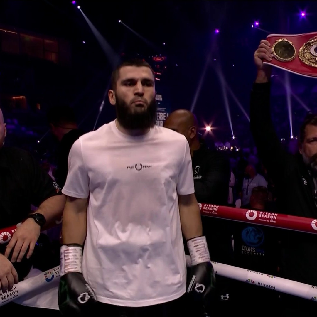 Someone's 🅾️ has got to GO! ❌ #BeterbievBivol | #RiyadhSeason