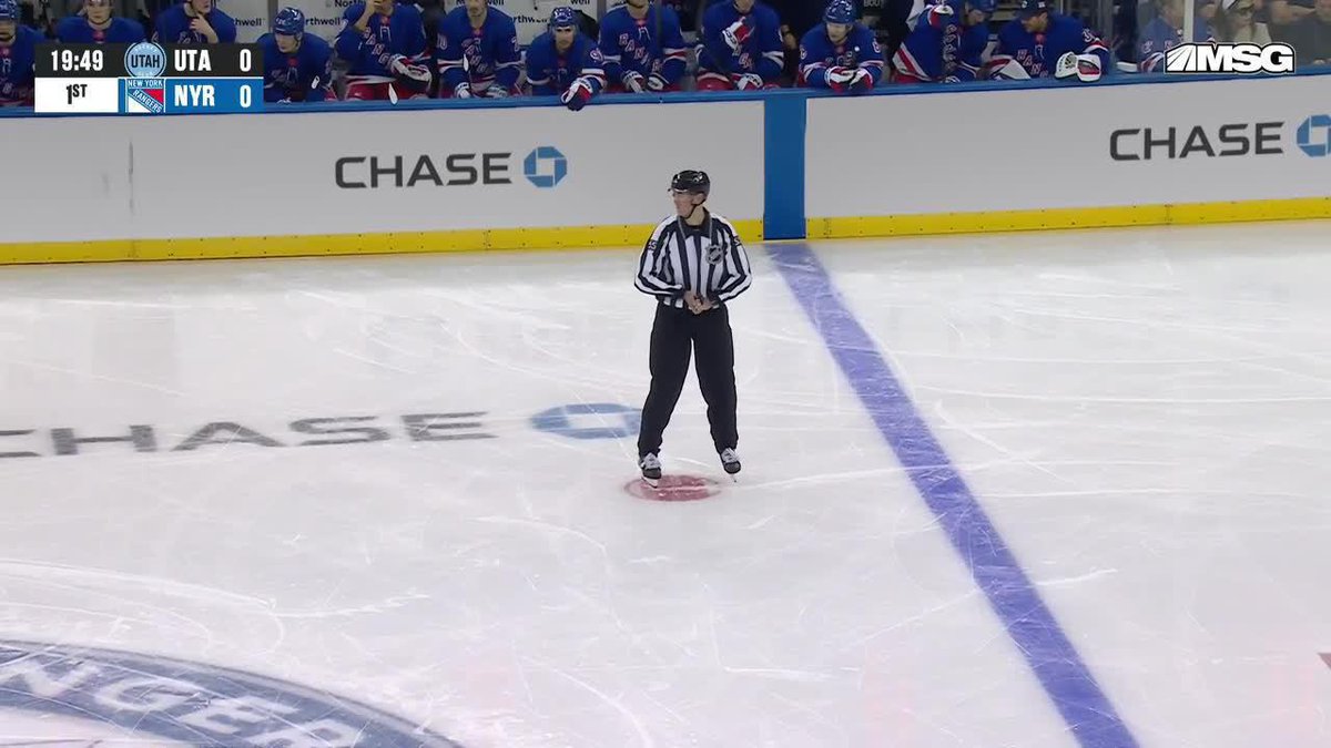 Pure class from Wes McCauley acknowledging Sam Rosen for his final Rangers regular season opener 🫡