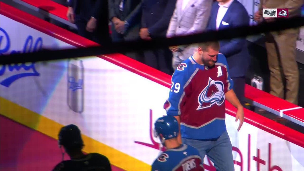 Nikola Jokic presented Nathan MacKinnon with the Hart Trophy at the Avs' home opener 🔥🏆
