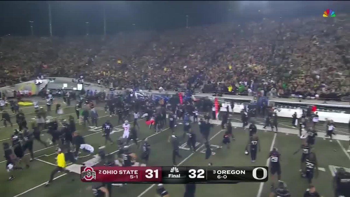 No. 3 Oregon Football holds off No. 2 Ohio State 😰 #B1GFootball
