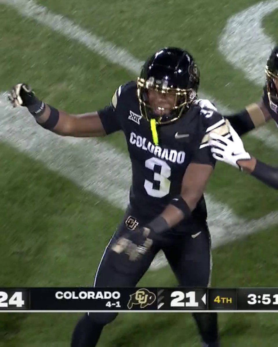 COLTON HOOD PICKS IT OFF FOR COLORADO 😱 THE BUFFS TRAIL NO. 18 KANSAS STATE BY JUST 3 LATE IN THE FOURTH 🍿