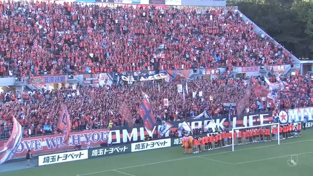 寝ても大宮 覚めても大宮 やっぱり大宮‼️ J2昇格を決めた #大宮アルディージャ の選手・スタッフと、詰めかけたファン・サポーターが喜びを分かち合います🐿️🧡 #Jリーグ RB大宮アルディージャ