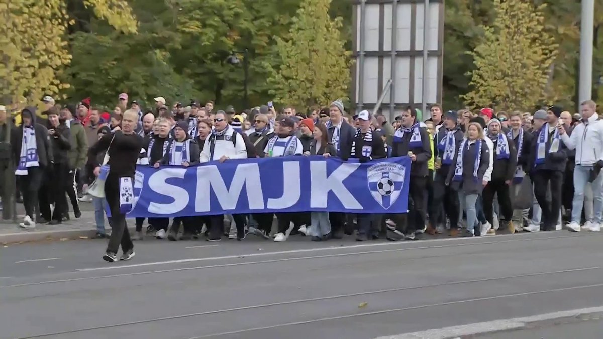 The Finland fans were in full voice and playing some mind games ahead of the game against England 🎶