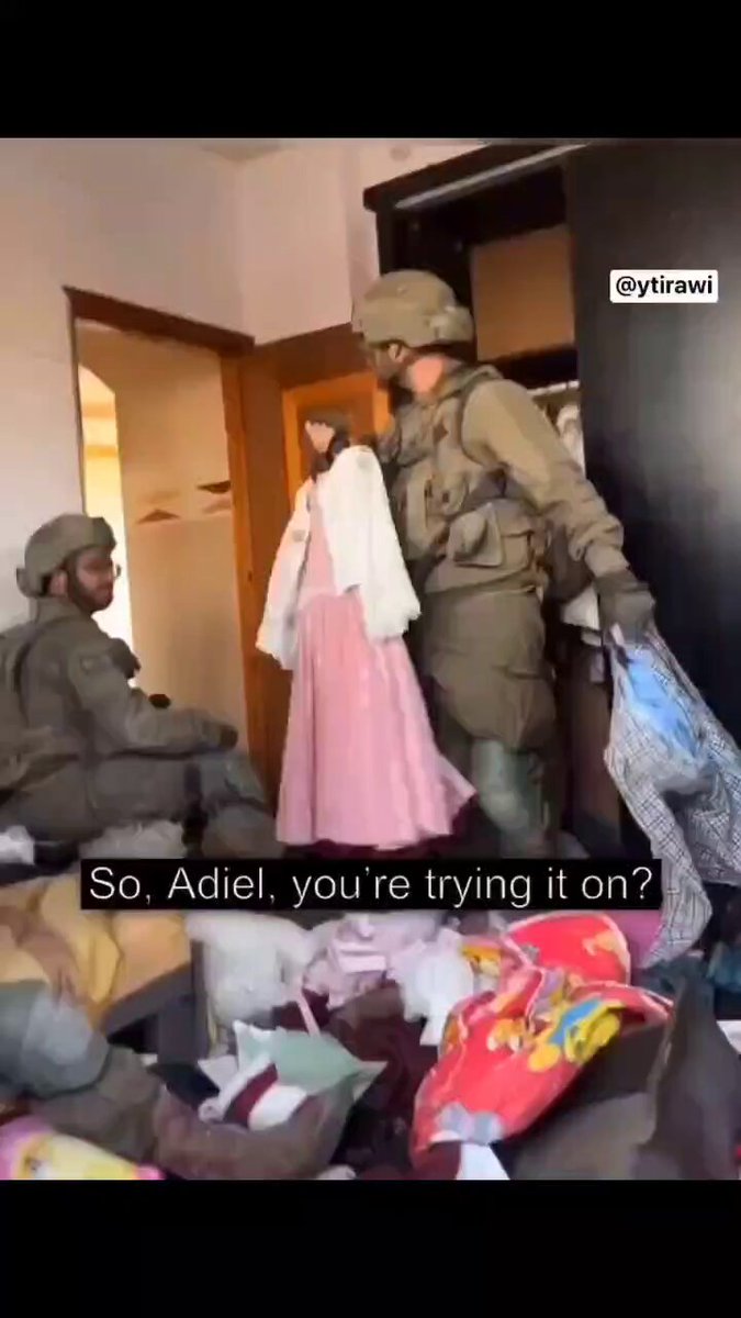 🛑 Gazze'li çocukların kıyafetleri ile dalga geçip gardıroplarını karıştıran bu soysuzlar bugün Genelkurmay Başkanları Herzi Halevi ile birlikte gebermiş bir şekilde Hizbullah tarafından füze salvolarıyla ödüllendirildi.