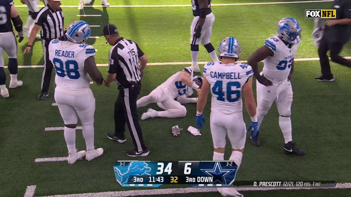 Here is the play on which Lions DE Aidan Hutchinson is hurt: