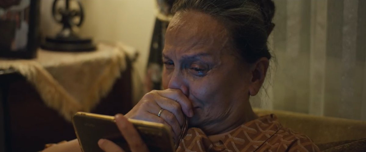 ga mau mewek sendiri, kalian juga harus nonton 🫵 Oma Christine Hakim kalo udah dikasih peran yang gini gini emang gawat sih, ini baru 2 menit doang padahal 😭 Bila Esok Ibu Tiada, 14 November di Bioskop