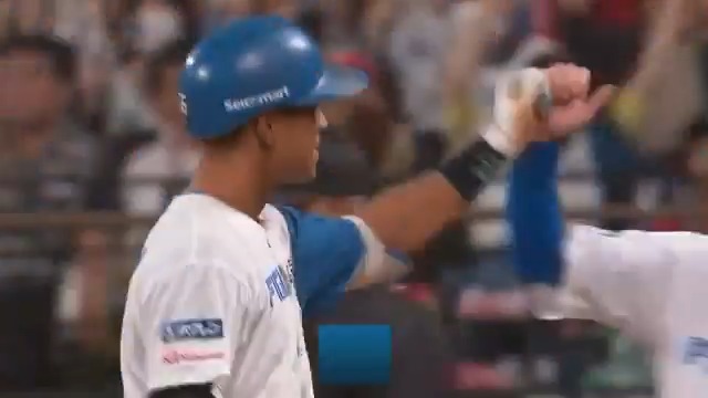 タイムリーで1⃣点追加💪✨ #万波中正 #lovefighters ファイターズガールがエスコンフィールドをご案内！